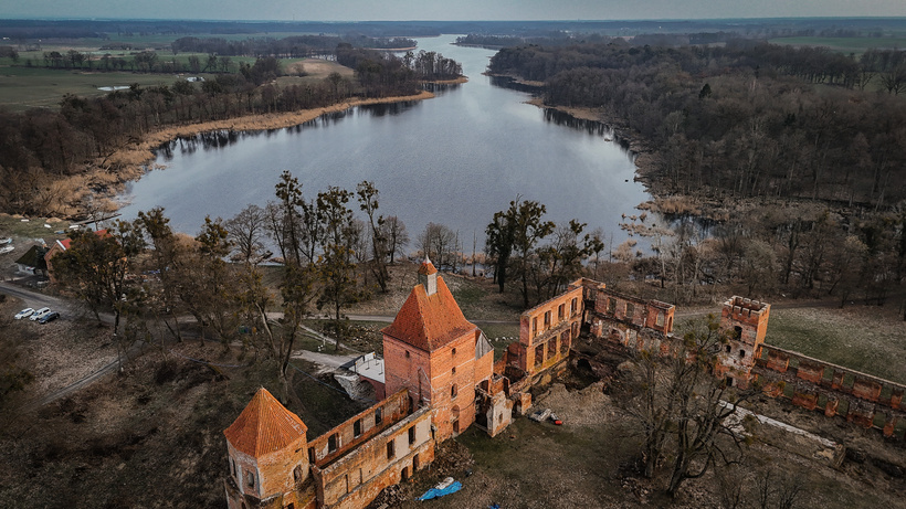 Biuro Nieruchomości ALE DOM w Iławie. Sprzedaj lub kup z nami nieruchomość w Iławie, Olsztynie, Ostródzie, Lubawie, Miłomłynie, Elblągu, Suszu, Kisielicach. Profesjonalne pośrednictwo w obrocie nieruchomościami Michał Rohde. Fotografia wnętrz.