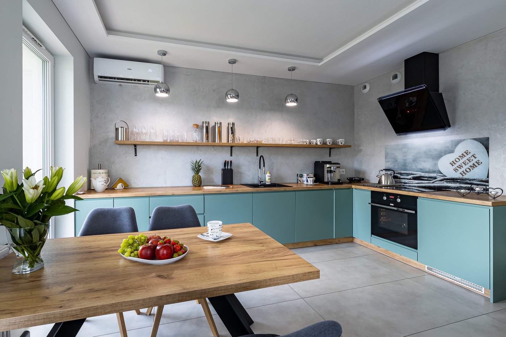 Biuro Nieruchomości ALE DOM w Iławie. Sprzedaj lub kup z nami nieruchomość w Iławie, Olsztynie, Ostródzie, Lubawie, Miłomłynie, Elblągu, Suszu, Kisielicach. Profesjonalne pośrednictwo w obrocie nieruchomościami Michał Rohde. Fotografia wnętrz.