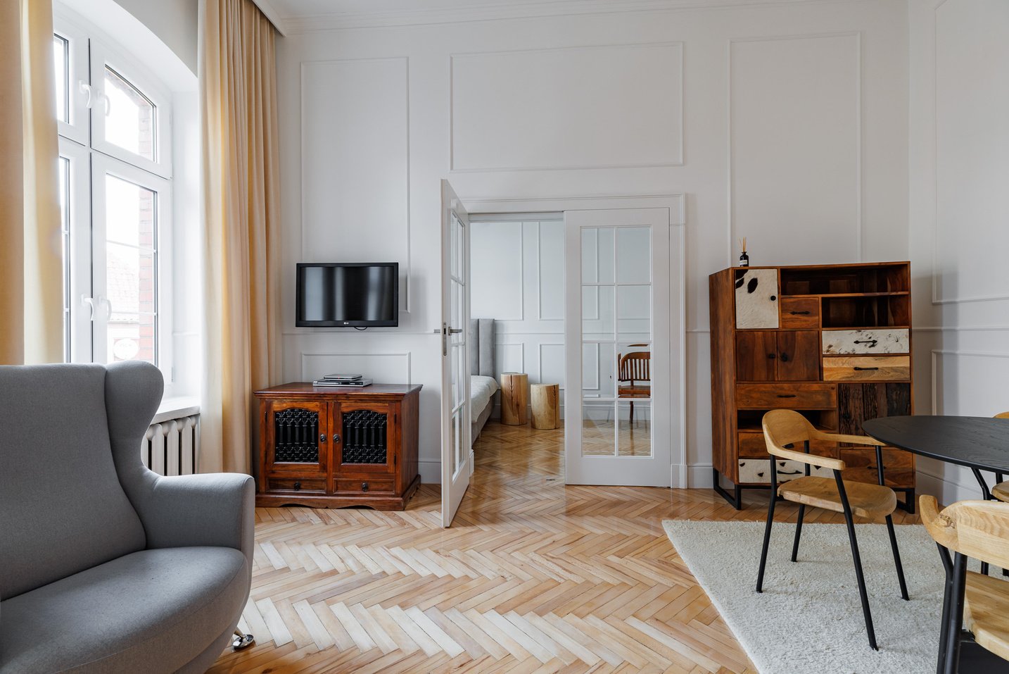 Michał Rohde, profesjonalne zdjęcie wnętrza mieszkania. Pośrednictwo w obrocie nieruchomościami, profesjonalna fotografia wnętrz, architektury, mieszkań, domów. Biuro Pośrednictwa Nieruchomościami Ale Dom Iława